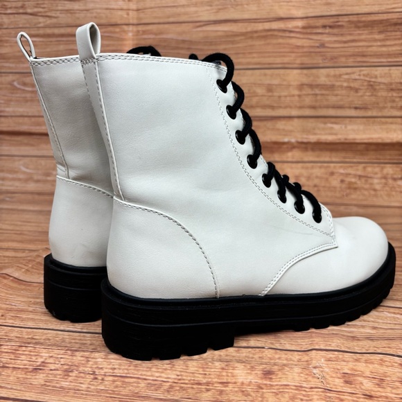 Soda Firm Women Lace Up Combat Boots with Side Zipper. White. Sz 10. - Picture 3 of 15
